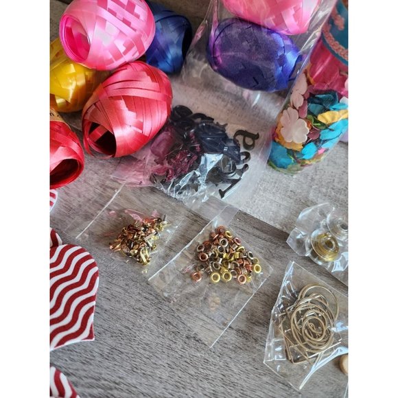 3D Lot Scrapbook Embellishments Ribbons Petals Feathers Flowers Retired NEW #49 - Picture 4 of 14